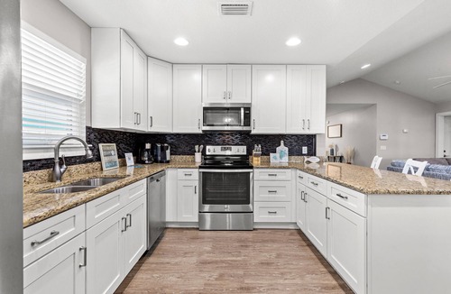 Laguna Beach Estates House | Family Friendly! 3bd, 2BA Home! Close to Beach! HOT Tub!