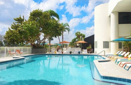 Seybold Hotel | Family & Friends Getaway! 3 Beautiful Units, Pool, Close to Downtown Miami!