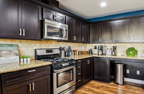 Foothills House | Family Fun Oasis: Pool, Hot Tub, Pickleball, Theatre, Karoake & Game Room
