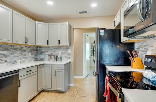 Caloosahatchee House | Family Home w/Outdoor Oasis in Cape Coral!