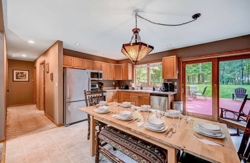 Albrightsville Ski Chalet | Family & Pet Retreat-2 Amazing Game Rooms-FencedYd-Pool-Beach-JimThorpe-Speedway