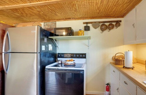 Clifford House | 'Farm House at Fairview' Rustic Retreat in Amherst