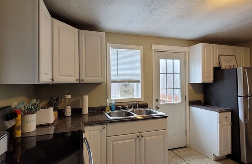 Millville House | Farmhouse Retreat Sleeps 6, Yard for Tents, Near River + C&O Canal
