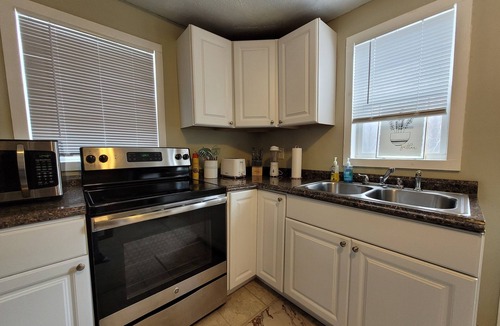 Millville House | Farmhouse Retreat Sleeps 6, Yard for Tents, Near River + C&O Canal