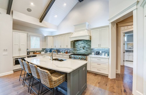 Longboat Key House | February 2027 NOW available! 3 minute walk to the beautiful white quartz sand.