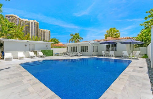 Lauderdale Beach House | FIFA Perfect | Oceana: Pool, Game Room, Walk to Beach
