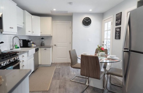 Grandview House | FIFA World Cup - UPDATED 1BR *HOUSE* in GLENDALE with PRIVATE FENCED YARD (p55)