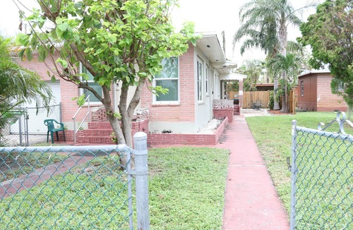 Little Ranches Apartment | Fillmore Suite A: Spacious/Laundry/2br/Gourmet Kitchen/Wi-Fi/OLED 55" TV