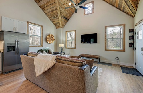 Andrews Cabin | Fire Pit w/Pond: Modern Mtn Retreat in Smoky Mtns