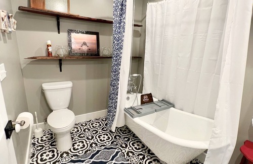 Jefferson House | Firefly Hill - Renovated farmhouse with large backyard - sleeps 8