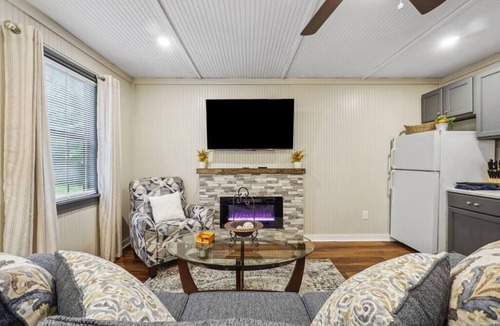 Ellijay Cabin | Firepit, Near Waterfalls| Private Getaway| Perfect for Couples!