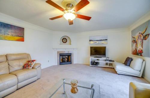 New Kensington House | Fireside Gatherings: Pet-Friendly Apollo Home