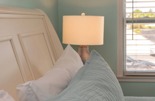 Mid Island Hotel | Flamingo Inn - Standard King