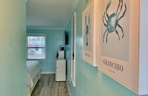 Mid Island Hotel | Flamingo Inn - Standard King