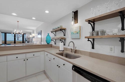 Navarre Beach Condo | 🌊Fleur De Sel: Renovated Gulf-Front Condo with Beach Service | Walk to Beach🌊