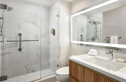 Marathon Hotel | Florida Keys Escape with Beach Access and Outdoor Pool! Pets Are Welcome!