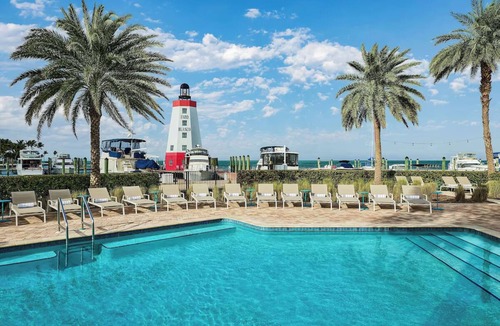 Marathon Hotel | Florida Keys Escape with Beach Access and Outdoor Pool! Pets Are Welcome!