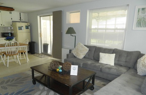 Homosassa House | Florida springs minutes from you@Chassdoorway