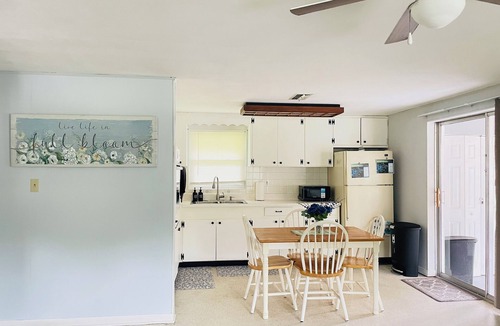 Homosassa House | Florida springs minutes from you@Chassdoorway