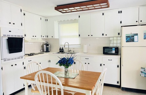 Homosassa House | Florida springs minutes from you@Chassdoorway