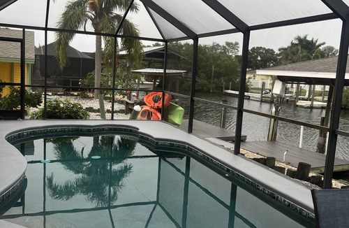 Southside Rural Community House | Florida waterfront home with pool and use of kayaks