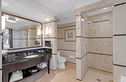 Mid Beach Hotel | Fontainebleau Sorrento Junior Suite 2 Queen Beds