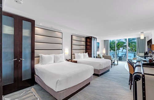 Mid Beach Hotel | Fontainebleau Sorrento Junior Suite 2 Queen Beds