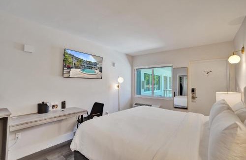 Galt Mile Hotel | Fort Lauderdale King Suite At Botanica