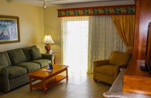 East Fort Lauderdale Resort | Fort Lauderdale Beach Resort, FL overlooking the Water Sleeps 6.