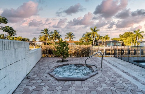 Bermuda Riviera House | Fort Lauderdale - Las Olas · Waterfront Spacious Gem-Walk To Beach