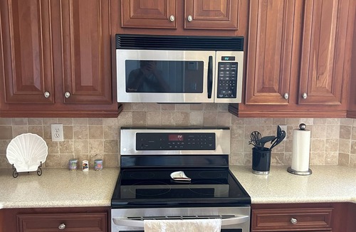 Biggar Villa | Fort Myers Villa approximately 3 miles to beach with private pool and hot tub.