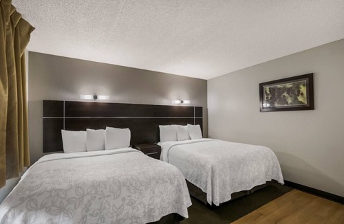 Ashley Oaks Hotel | Four Convenient Rooms w/Access to Interstate 40 | Complimentary Breakfast