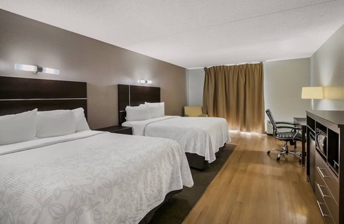 Ashley Oaks Hotel | Four Convenient Rooms w/Access to Interstate 40 | Complimentary Breakfast