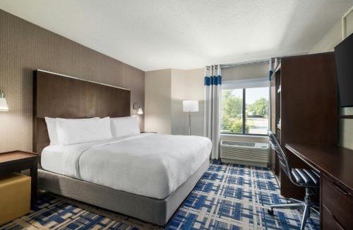 Huntersville Hotel | Four Points by Sheraton Charlotte - Lake Norman