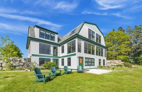 East Sullivan House | Fox Beach House! Oceanfront home, sleeps 10!