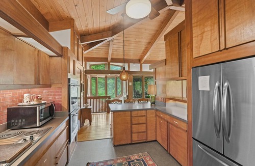 Rabun Gap House | Frank Lloyd Wright-styled Mid-Century Modern Retreat on 5 Private Acres
