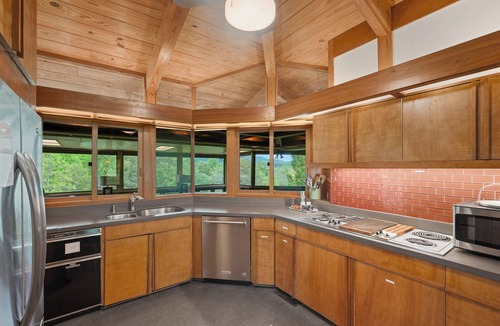 Rabun Gap House | Frank Lloyd Wright-styled Mid-Century Modern Retreat on 5 Private Acres