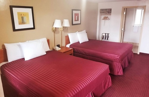 Williams House | FREE Breakfast & Parking, 4 Comfortable Units Near Cataract Lake County Park!