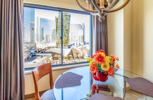 Las Vegas House | Friends Getaway! 2 Spacious Spaces w/Kitchen, Spa, Roof Top Pool