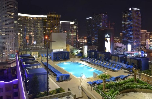 Las Vegas House | Friends Getaway! 2 Spacious Spaces w/Kitchen, Spa, Roof Top Pool
