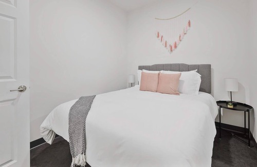 Cultural District Apartment | Frontdesk | Trendy 1 BR Downtown