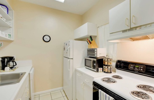 Lauderdale-by-the-Sea Condo | Ft Lauderdale Area Condo - Walk to Beach & Shops!