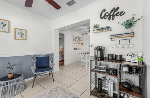 Pelican House | Full Patio Bar with TV! 3 King Beds! Beautiful neighborhood!