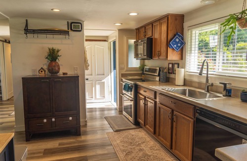 Big Lake House | Full RV Hook-up, DOCK, The Baker View House