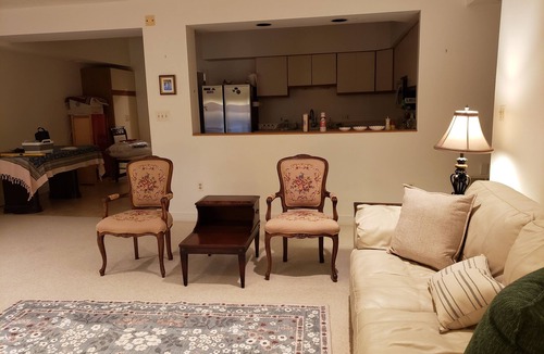Tuscarora Apartment | FULLY FURNISHED 2-bedroom walkout basement apartment in serene Great Falls.