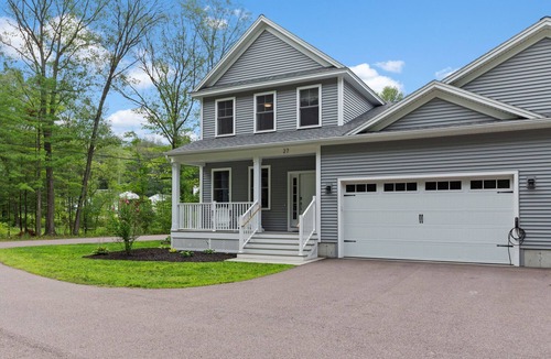Malletts Bay House | Fully Loaded - Bikes & Hot Tub - Burlington Area + Bike Path