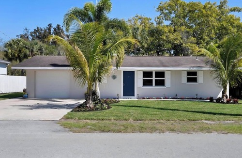 Bonita Springs House | Fully remodeled 3/2.5+ outdr.shower, set on a tropical creek in downtown Bonita!
