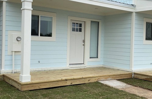 Gulf Vista House | Fully Renovated on Sunnyside Beach - Golf Cart Included - Pool - 3 Bedroom