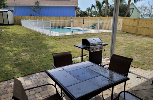 Gulf Vista House | Fully Renovated on Sunnyside Beach - Golf Cart Included - Pool - 3 Bedroom