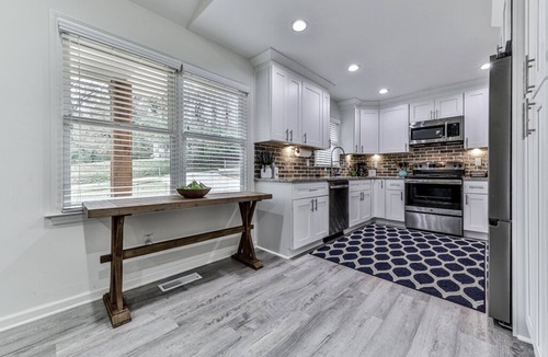 Ball Ground House | Fully Renovated Ranch Home 1/2 mi from Charming downtown Ball Ground